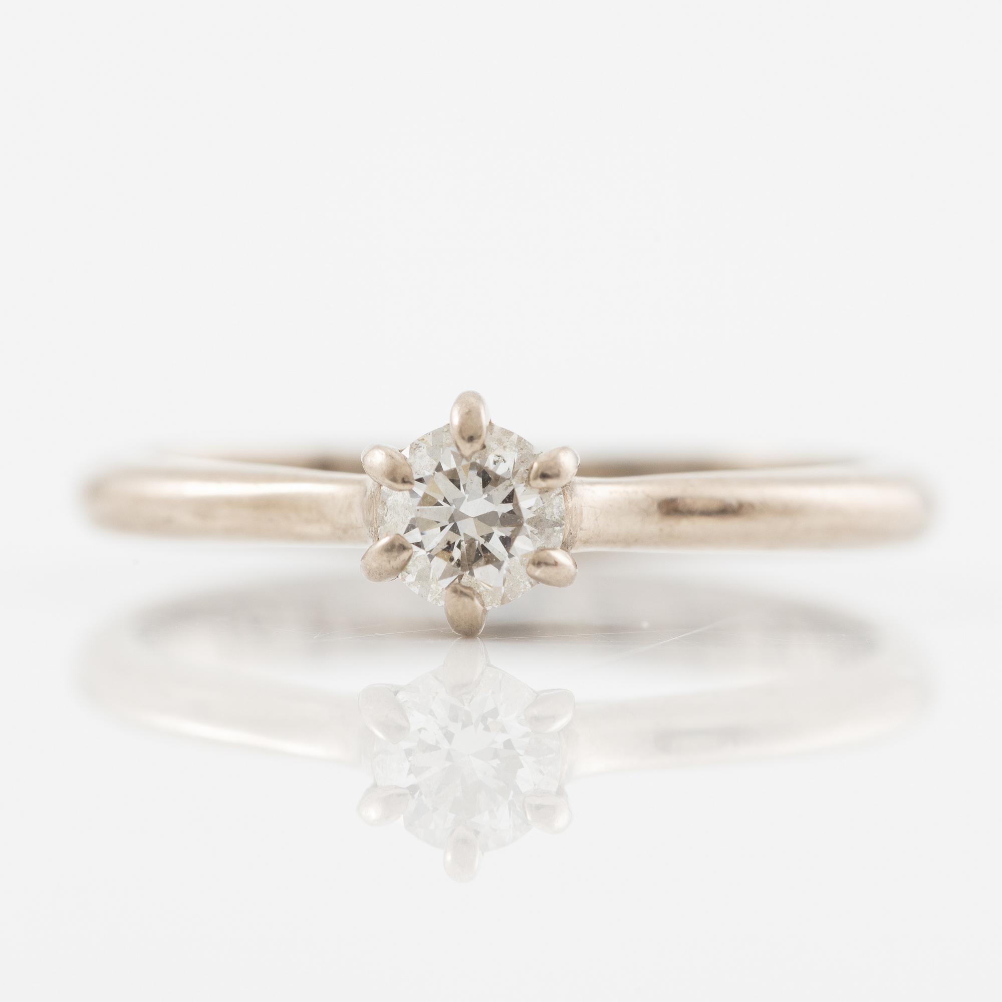 Ring, 14K vitguld med briljantslipad diamant.