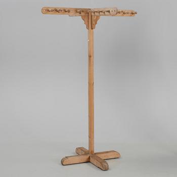 KLÄDHÄNGARE, allmoge, 1800-talets mitt.