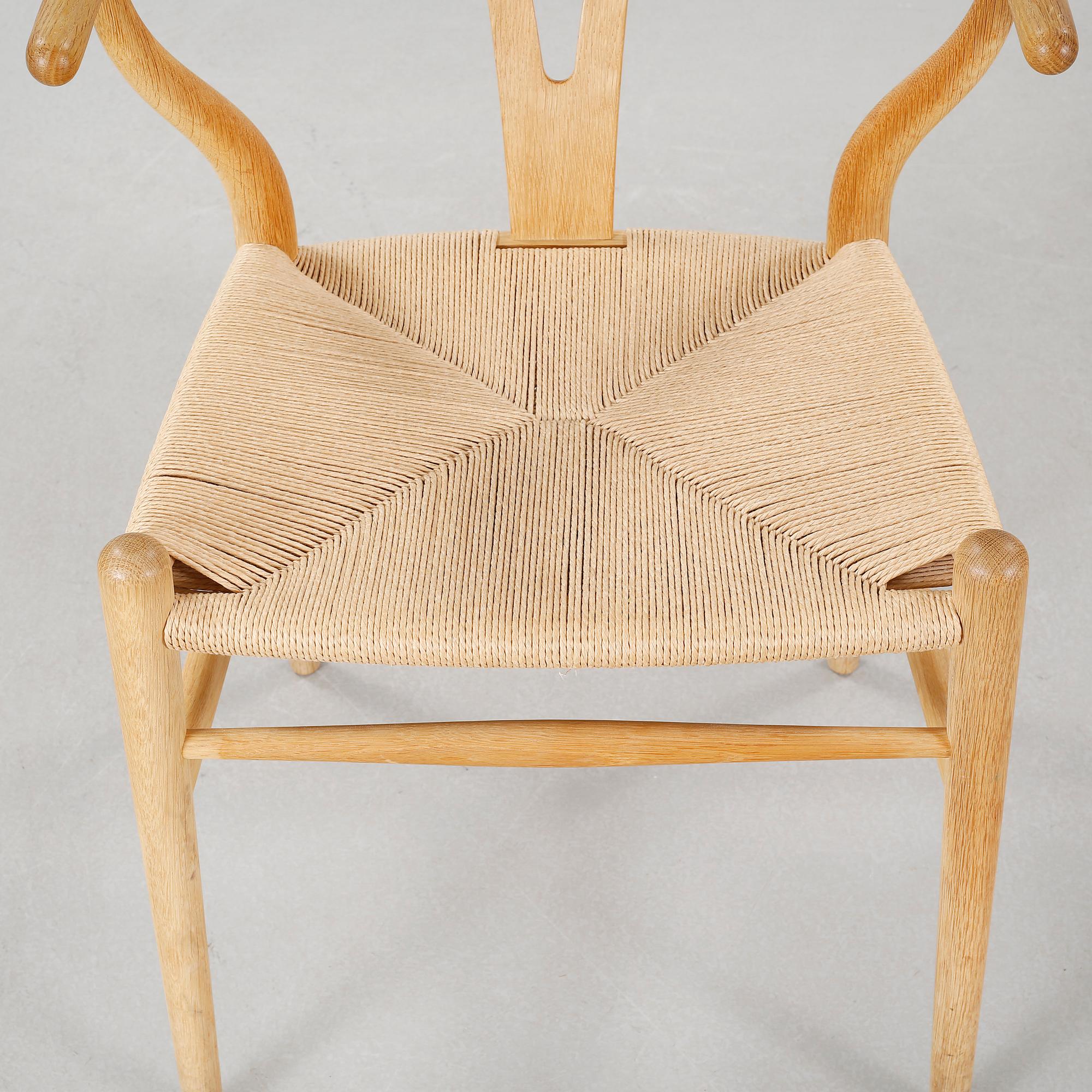 A 2007 "The Wishbone chair" by Hans J. Wegner, Carl Hansen & Søn.