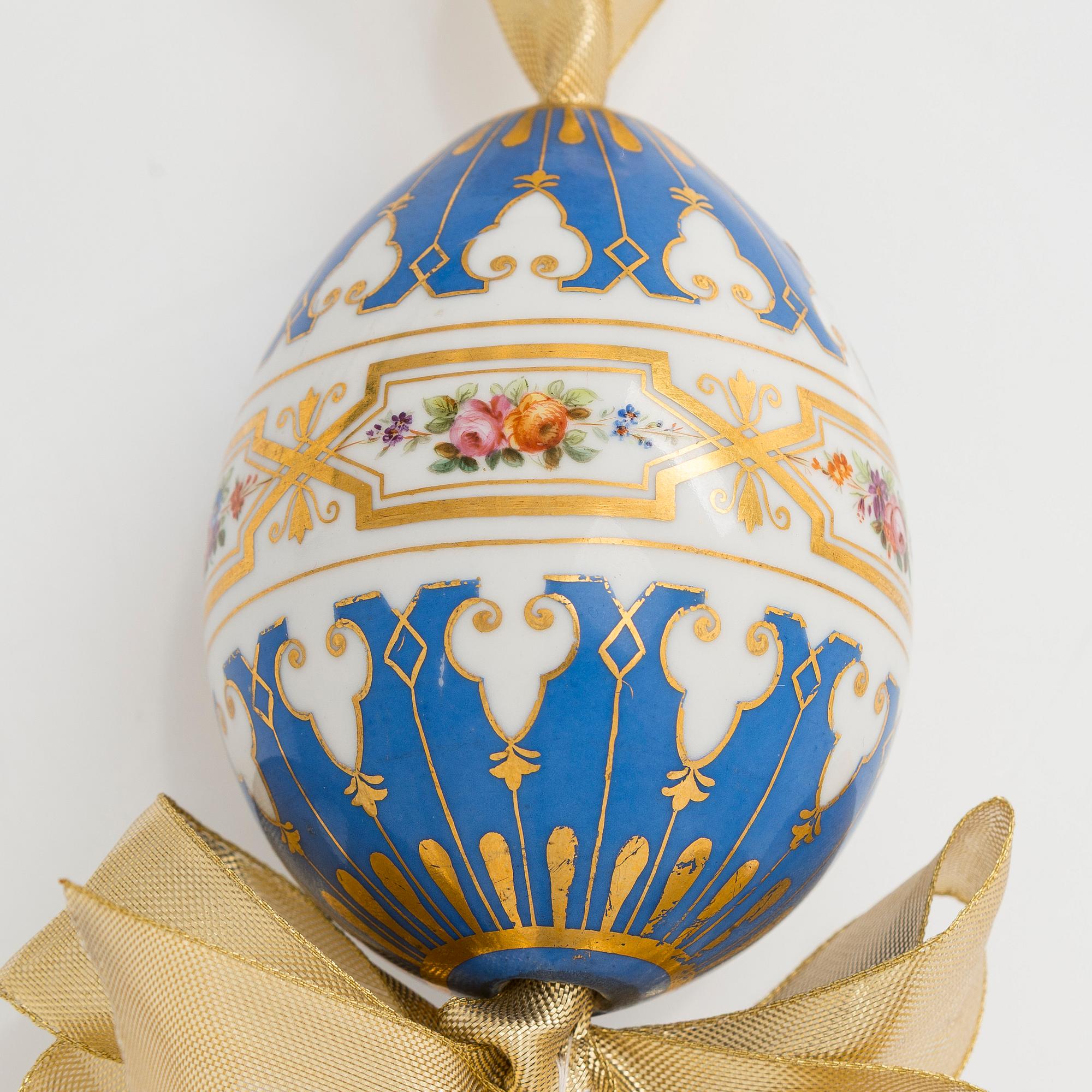 Dekorationsägg, porslin, Ryssland, kring sekelskiftet 1900.