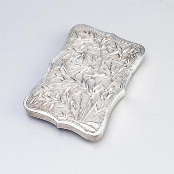 Visitkortsfordral, silver. Kina, omkring 1900.