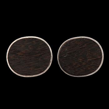 Bertel Gardberg, A PAIR OF CUFFLINKS, wood, silver. Helsinki 1958.