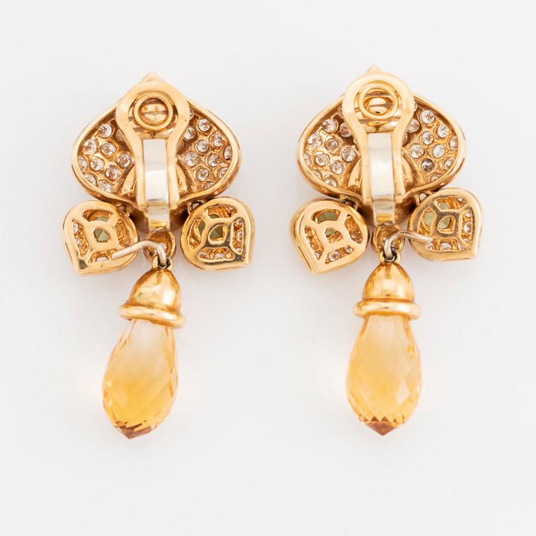 A pair of 18K gold earrings with briolette- and faceted-cut citrine and peridot.