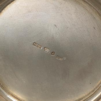 A pair of silver cups, Gunnar Löfgren and CG Hallberg, Stockholm, 1912 and 1902.