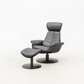 Snurrfåtölj med fotpall Mika BD-möbler 2000-tal.