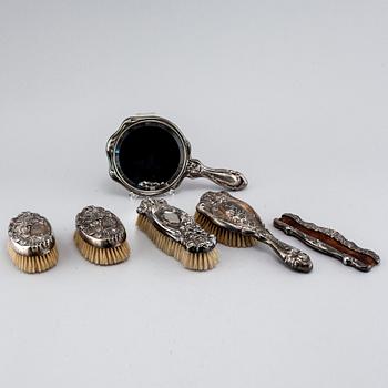 A silverplate toiletrie set, 2 + 4 pcs, early 20th century.