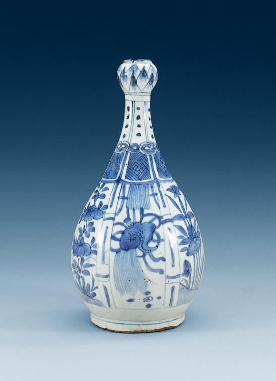 A blue and white bottle flask, Ming dynasty, Wanli (1573-1619).