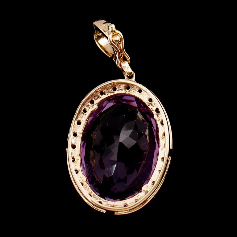 HÄNGE, 10 k guld, ametist ca 10.00 ct, vita topaser tot ca 0.60 ct.