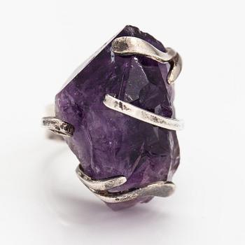 A silver ring with an amethyst.