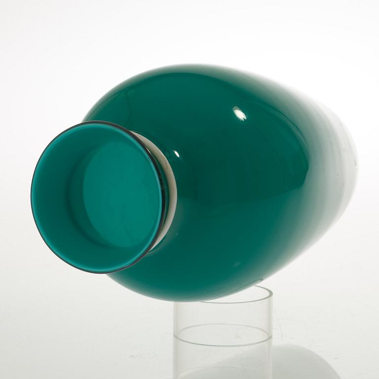 An emerald green 'Cinese' vase, probably by Carlo Scarpa, Venini, Italy.