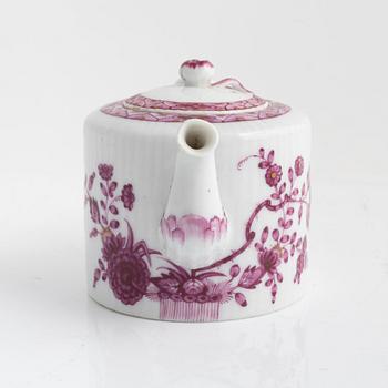 Parti porslin, 5 delar, Meissen, 1700-1800-tal, samt Tekanna med meissenliknande märke.