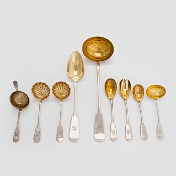 A canteen box of 253 pieces silver cutlery by Viktor Lindman, Helsinki 1916.