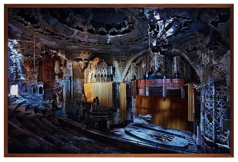 Yves Marchand & Romain Meffre, "United Artists Theater, Detroit", 2005.