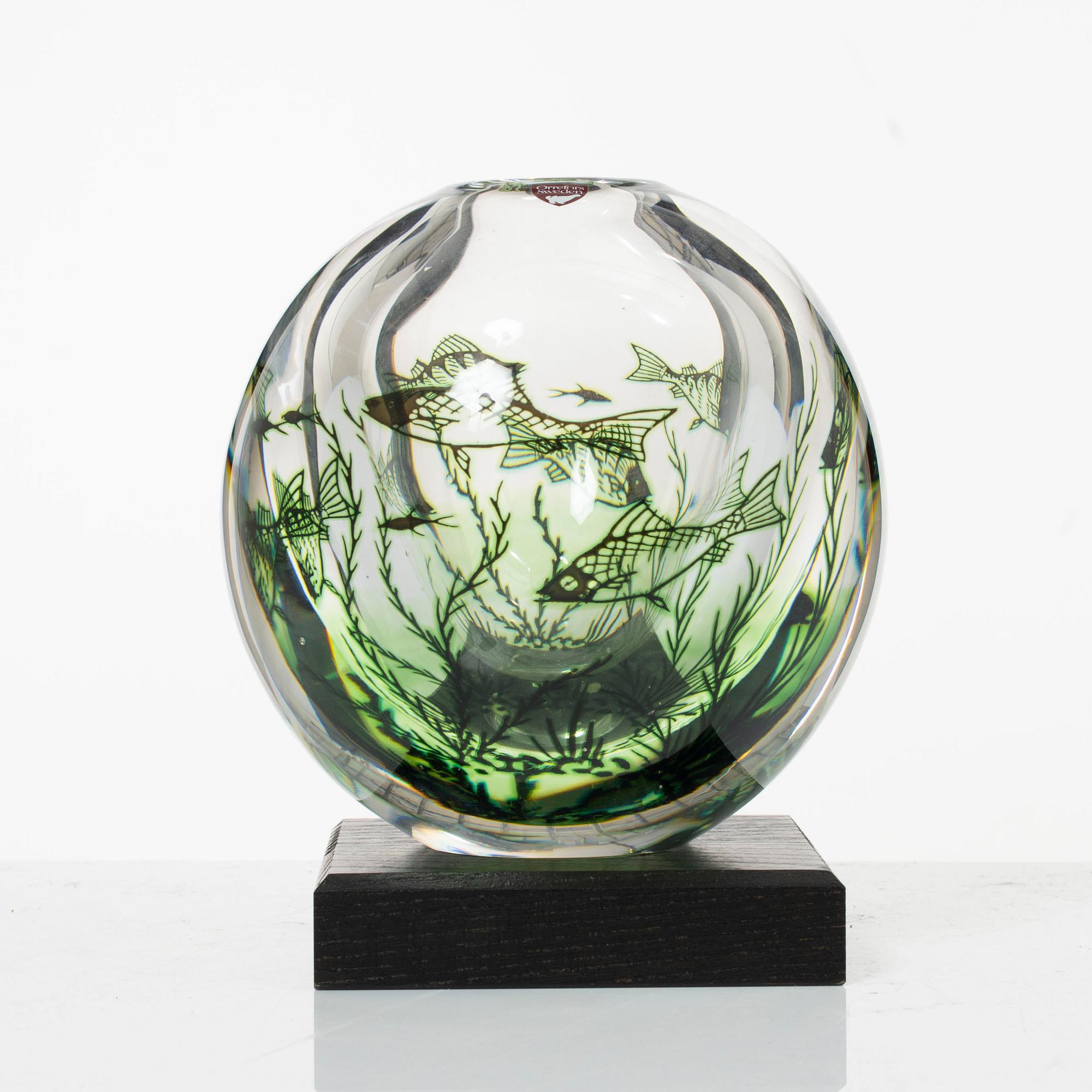 Edward Hald, vase, "Fish Grail", Orrefors, signed 1984.