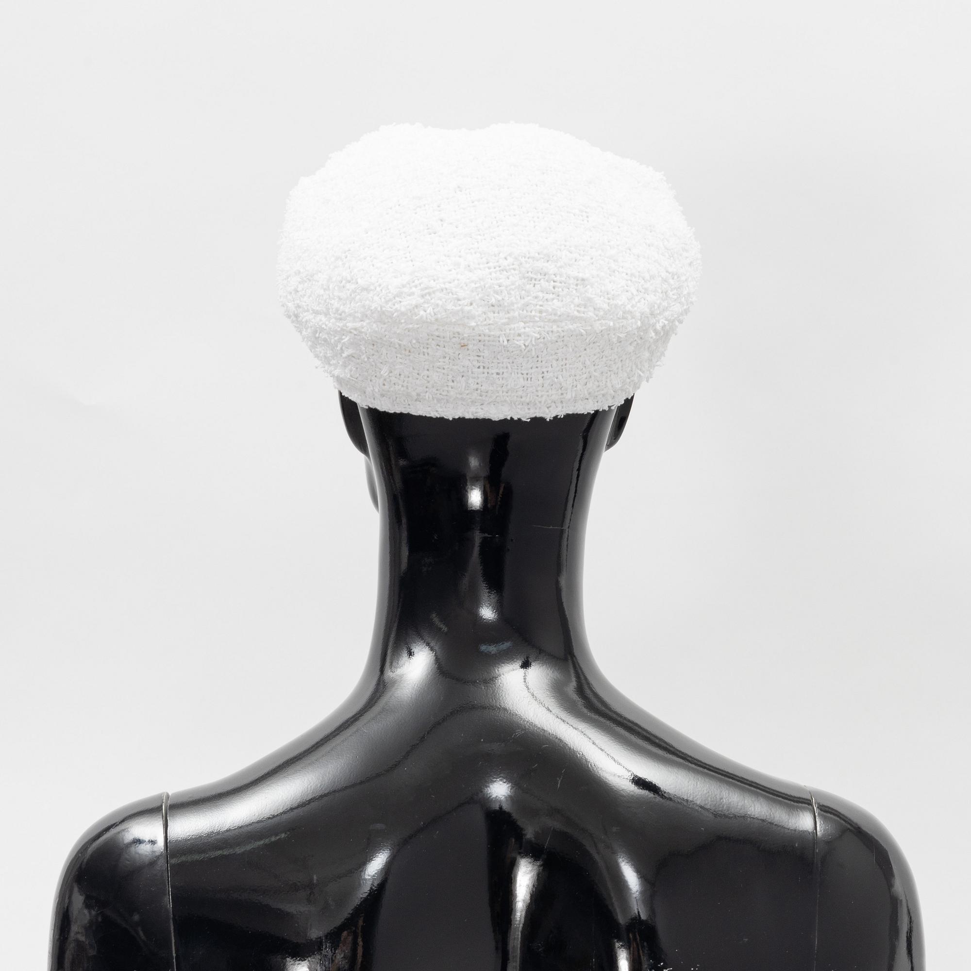 Chanel, a white cotton bouclé beret, size S.