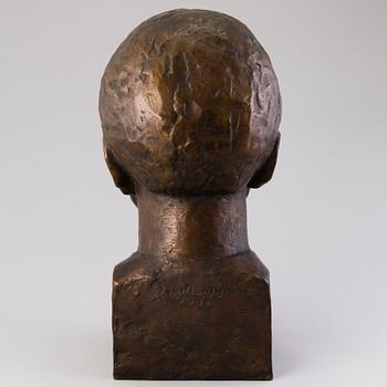 JUSSI MÄNTYNEN, a bronze sculpture, signed and dated 1950.