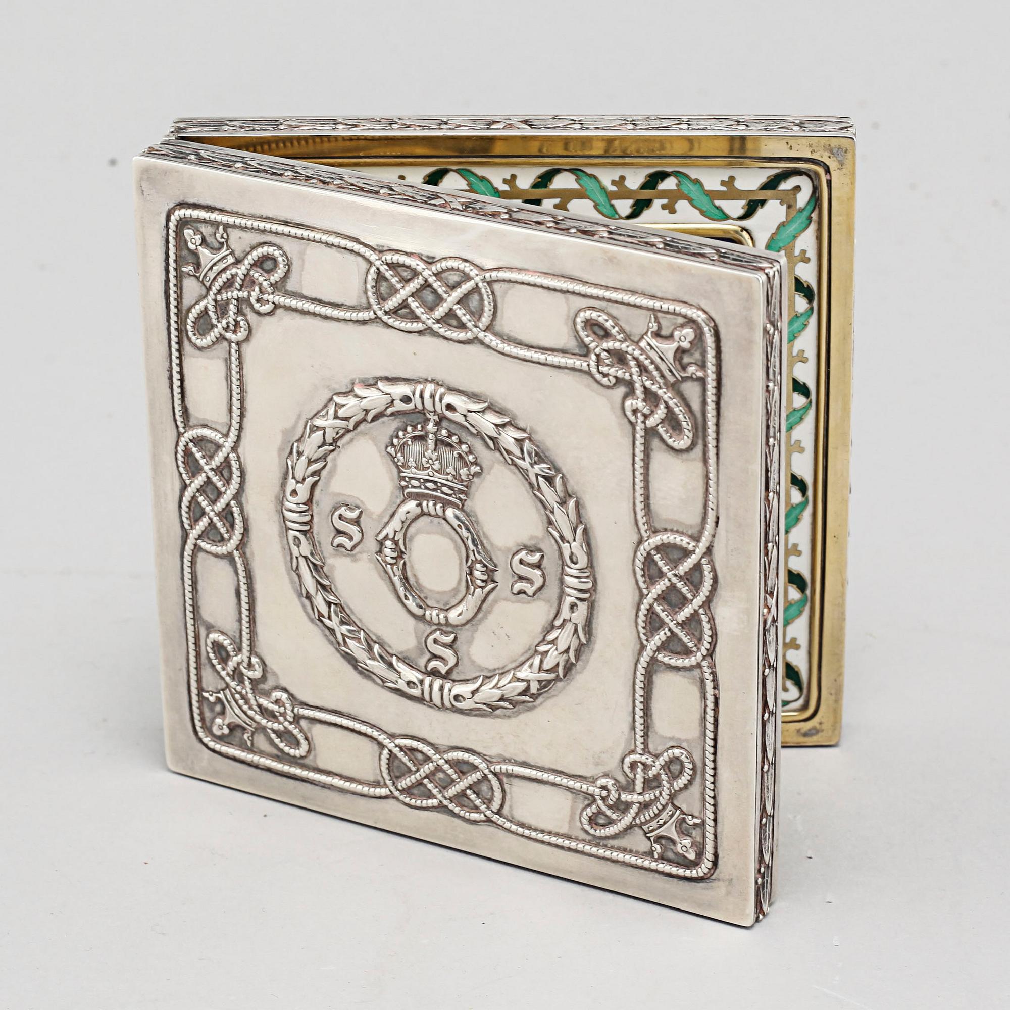 A silver medal and case, case from C G Hallberg in Stockholm 1899.