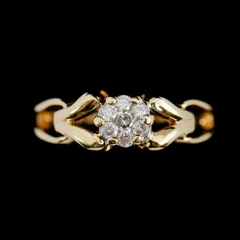 RING, 14 k guld, 7 mindre diamanter. Total vikt ca 3 g.