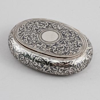 DOSA, silver, kontrollmästare Viktor Vasilyevich Savinsky, Moskva, 1886. Vikt 100 g.