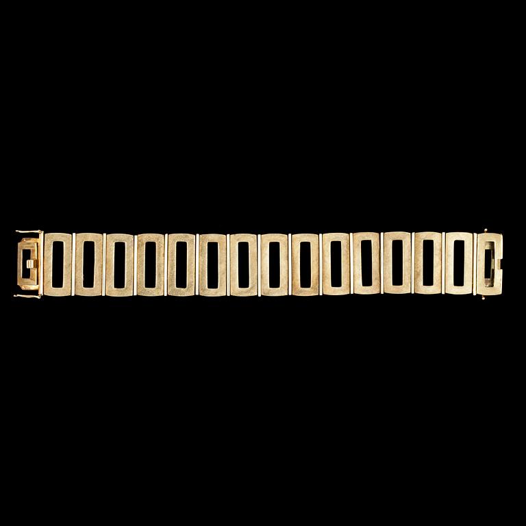 A gold bracelet, weight 74 g.