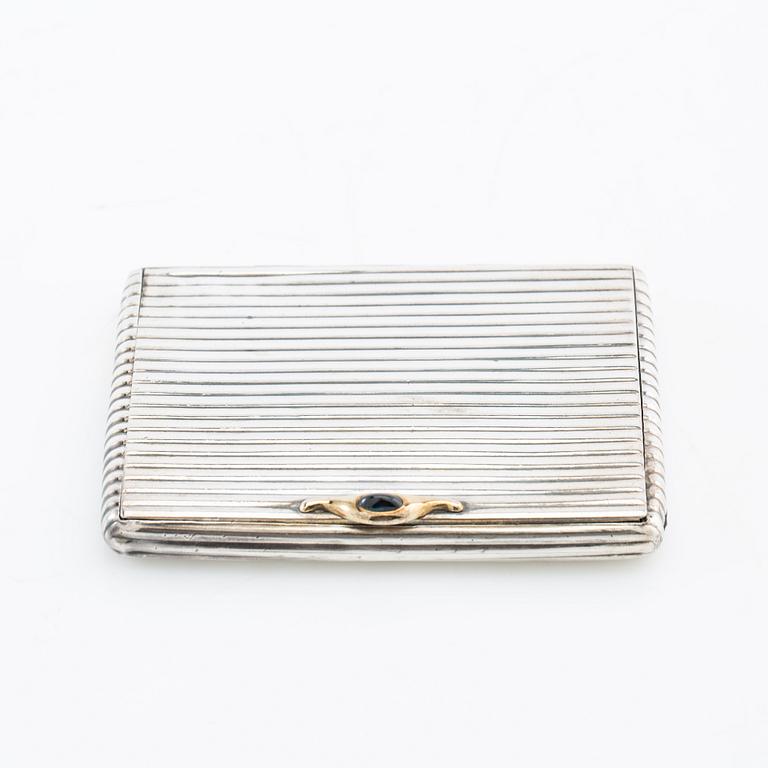 Cigarette case of silver with a cabochon-cut blue stone, first half of the 20th century.