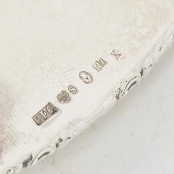 Firma Carl Fredrik Carlman, sockerskål med lock samt strösked, silver, Stockholm 1919.