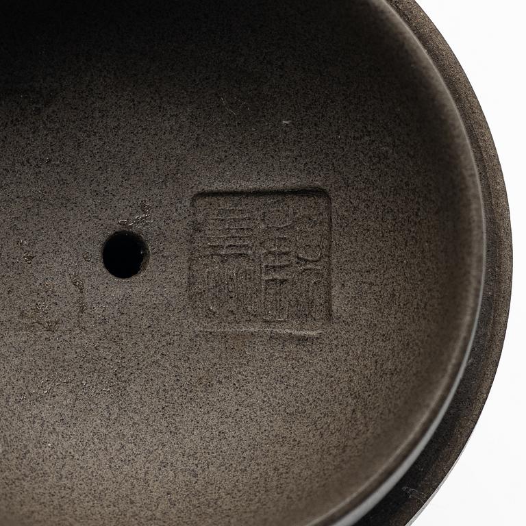 Gu Jingzhou, A dark yixing teapot, 1980s.