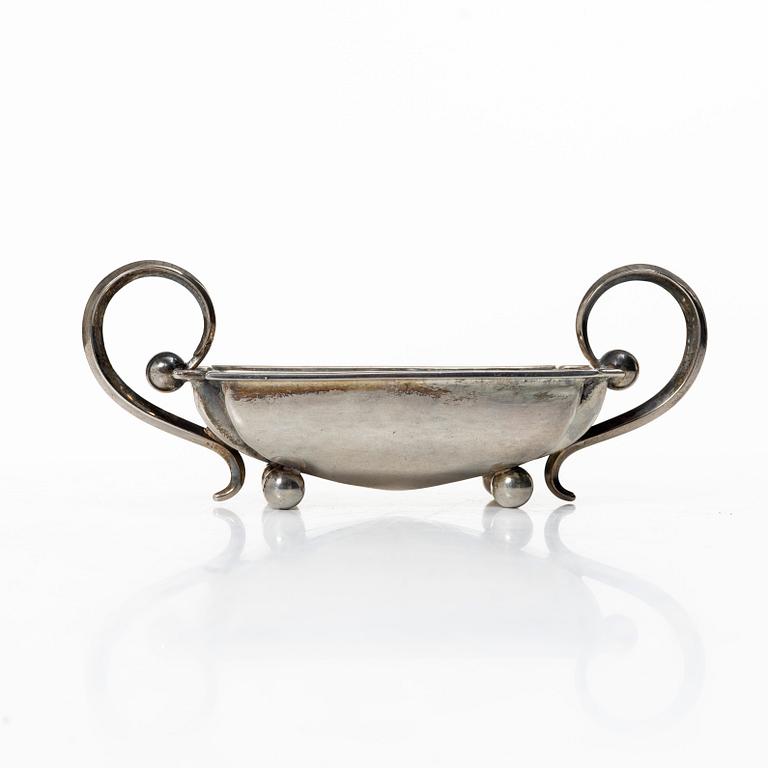 An English silver salt cellar, mark of Omar Ramsden, London 1931.