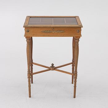 A display table, second half of the 19th century.