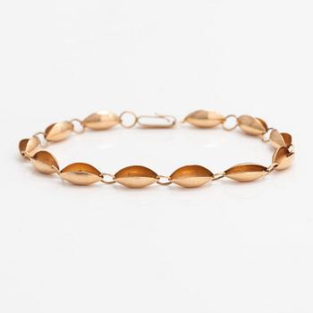 Matti Hyvärinen, A 14K gold bracelet. SiroKoru, Turku.