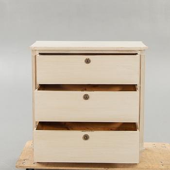 Chest of drawers, Gustavian style, around 1900.