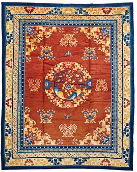 A CARPET, an antique/semi-antique Ningxia probably, China, ca 492,5-494,5 x 388-389,5 cm.