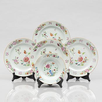 Five porcelain plates, China, Qing Dynasty, Qianlong (1736-95).