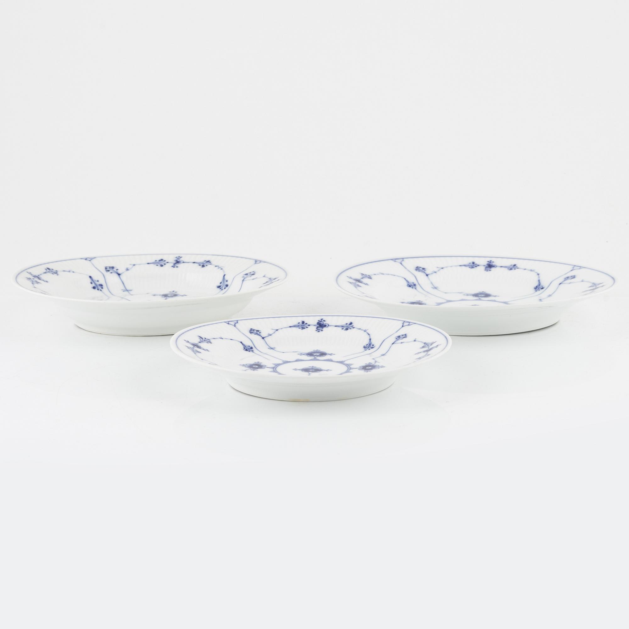 Servisdelar, 57 delar, porslin,  "Musselmalet hel och halvblonde" , Royal Copenhagen, Danmark.