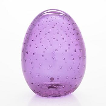 Oiva Toikka, A annual egg 2021 "Summer Finch's Egg", signed O. Toikka Iittala 2021, numbered 322/750.