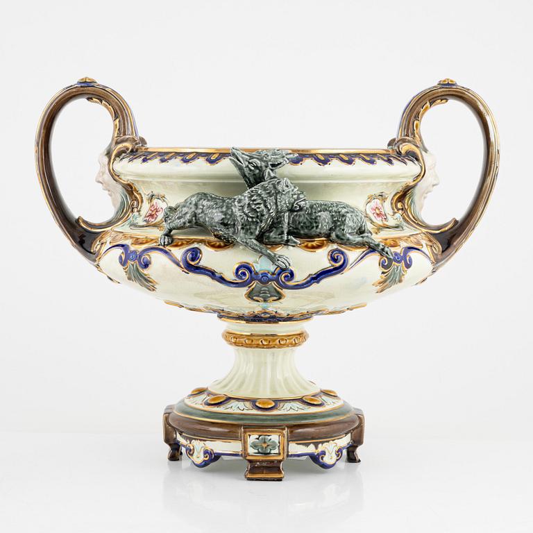A majolica urn, Rörstrand, around the year 1900.