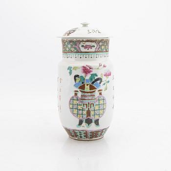 A Chinese vase with cover, 20th Century.