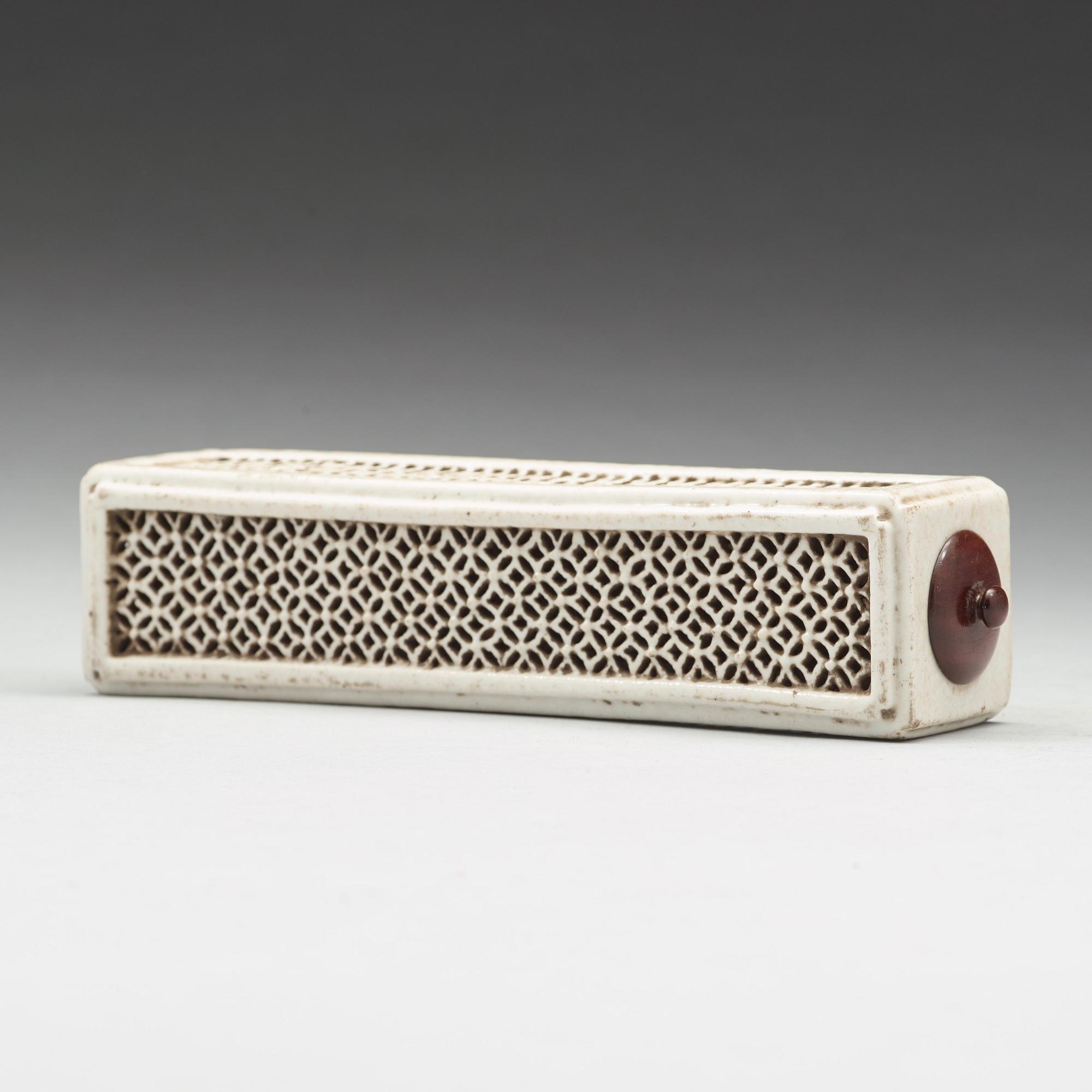 A Chinese Cricket box, Qing dynasty, circa 1800.