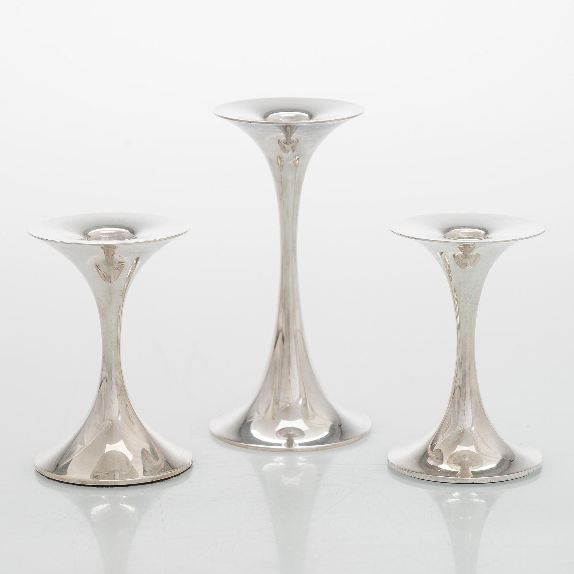 Tapio Wirkkala, kynttilänjalkoja, 3 kpl, hopeaa, "Trumpetti", Kultakeskus, Hämeenlinna 1988-2003.