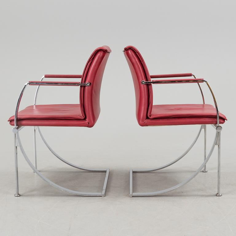 A pair of crome and leather 1970/80s armchairs.