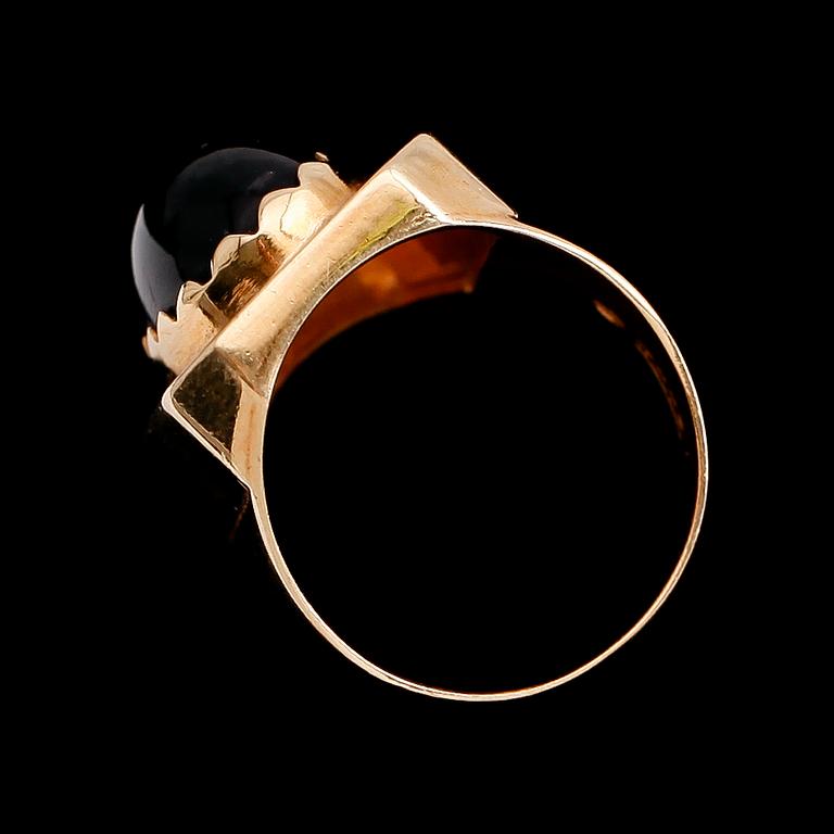 RING, 18 k guld och ametist, 1964. Vikt ca 8 g.