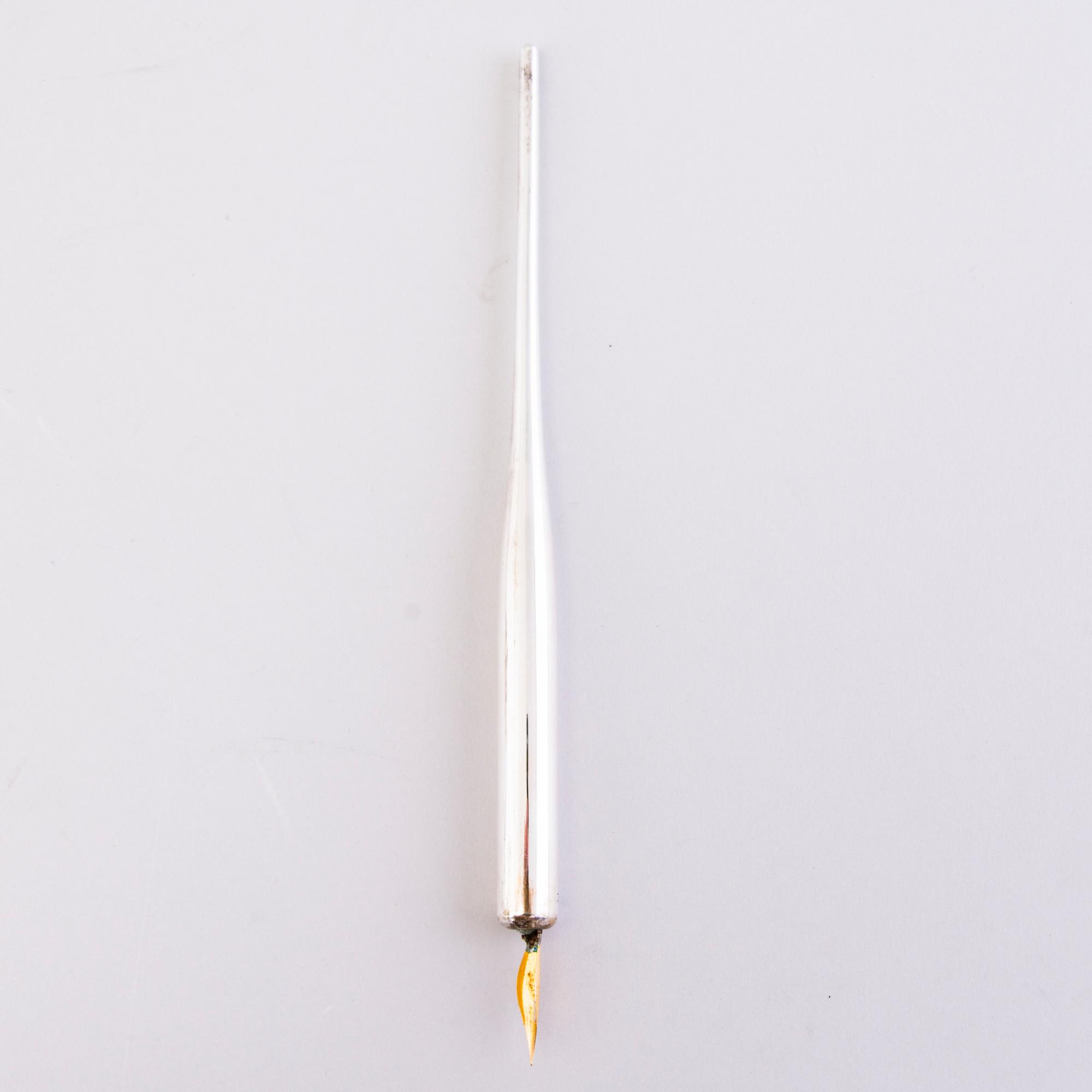 A silver ink stand and a silver pen, Kultakeskus, Hämeenlinna 1936 and Suomen Kultaseppä oy, Turku 1923.