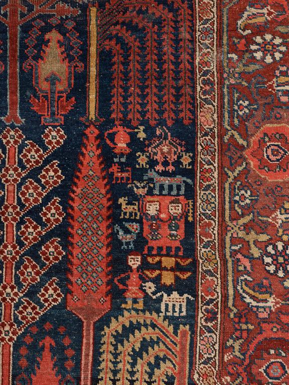 ANTIQUE/SEMI-ANTIQUE BIDJAR. 352 x 229,5 cm (as well as approximately 3 cm of flat weave at each end).