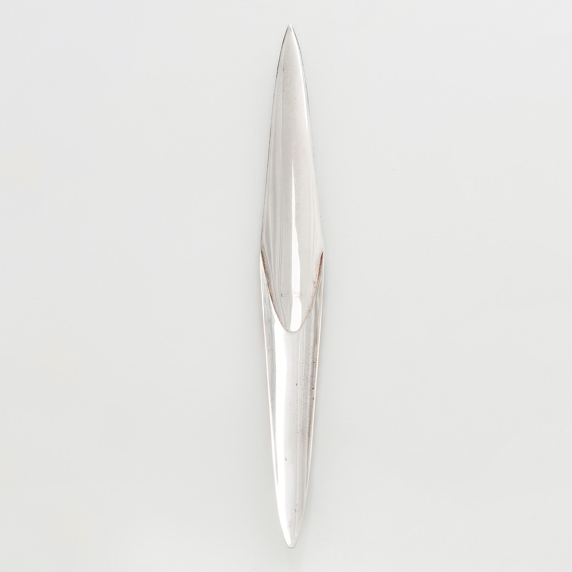 Tapio Wirkkala, A silver dish and letter knife, Kultakeskus Hämeenlinna 1960 and 1964.