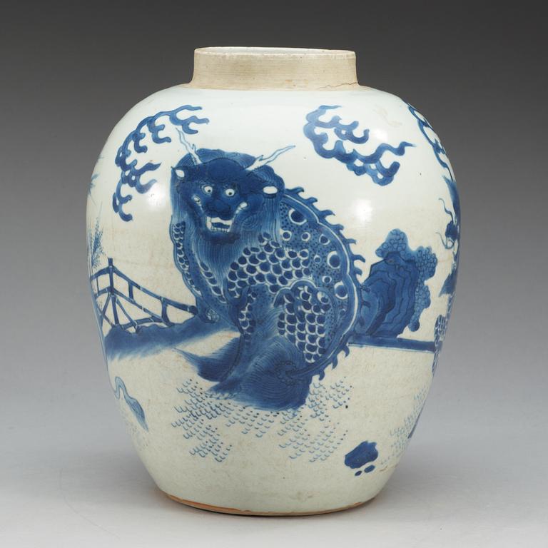 A blue and white Transitional jar, 17th Century.