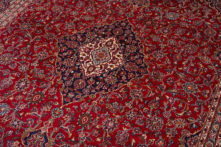 Matta, Meshed, ca 372 x 290 cm.