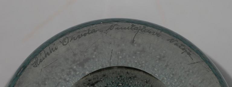 VAS/GLASSKULPTUR, sign. Heikki Orvola, Nuutajärvi Notsjö. 1900-talets senare hälft.