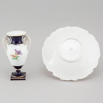 A porcelain vase and a serving dish from Meissen, 20th century.