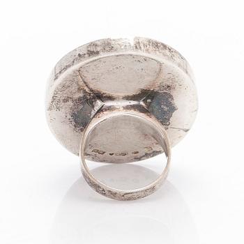 Ring, sterlingsilver och onyx, Urpo Kajander, Kaunis Koru.