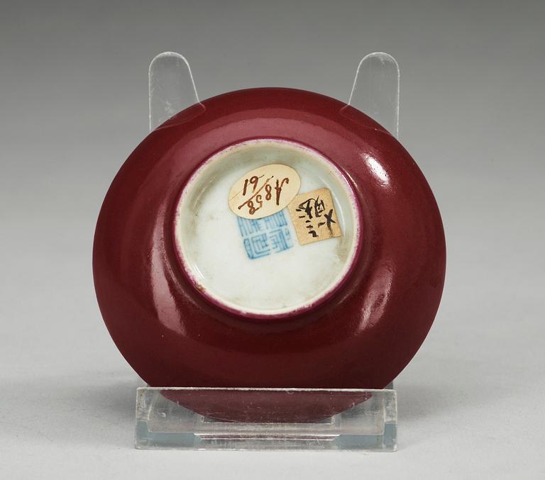 MINIATYRFAT, porslin. Sen Qing dynasti.